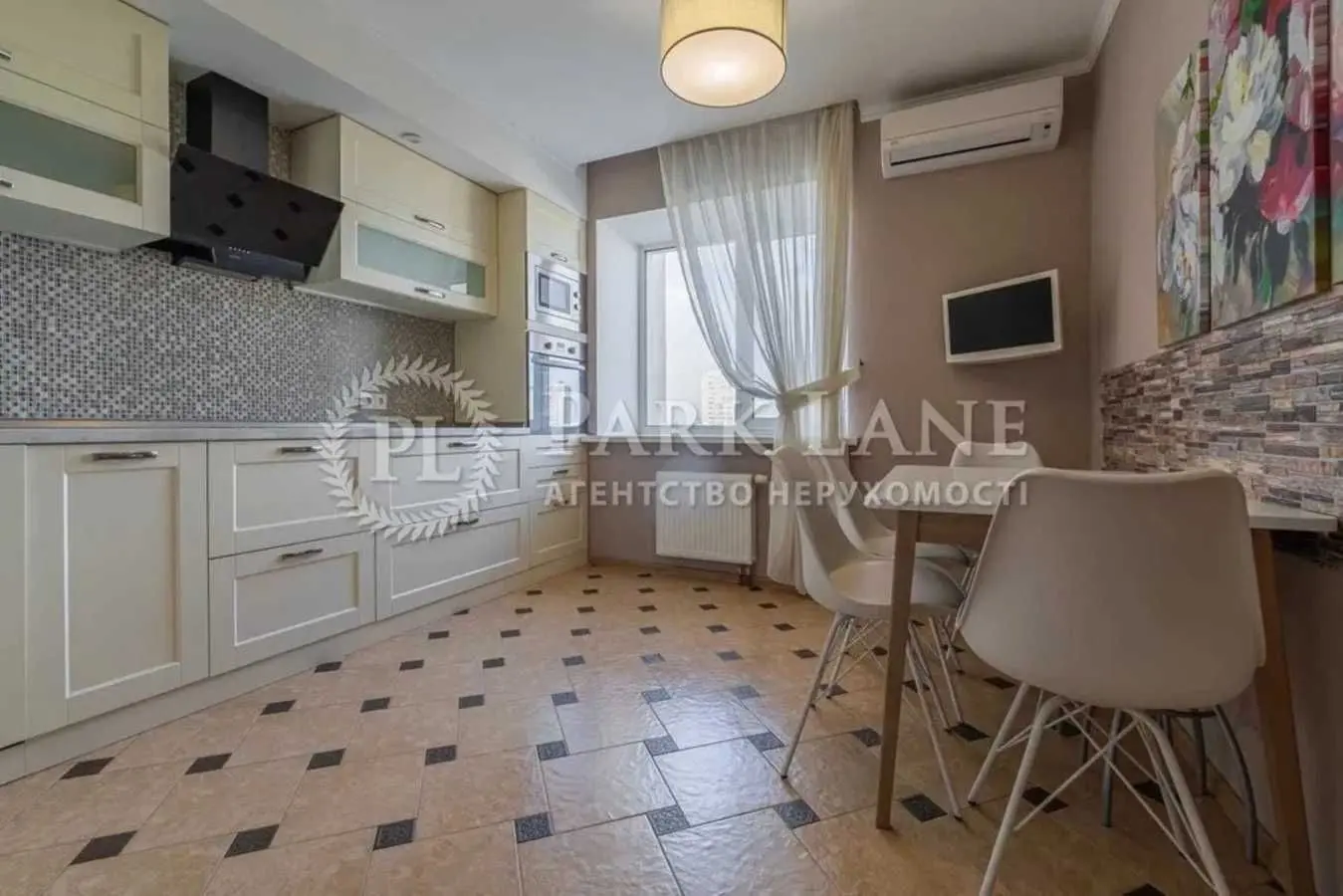Фото Selling a 3-room apartment, 100 sq.m., Harmatna Street 38а Kyiv, price: 185000 USD, code 8870