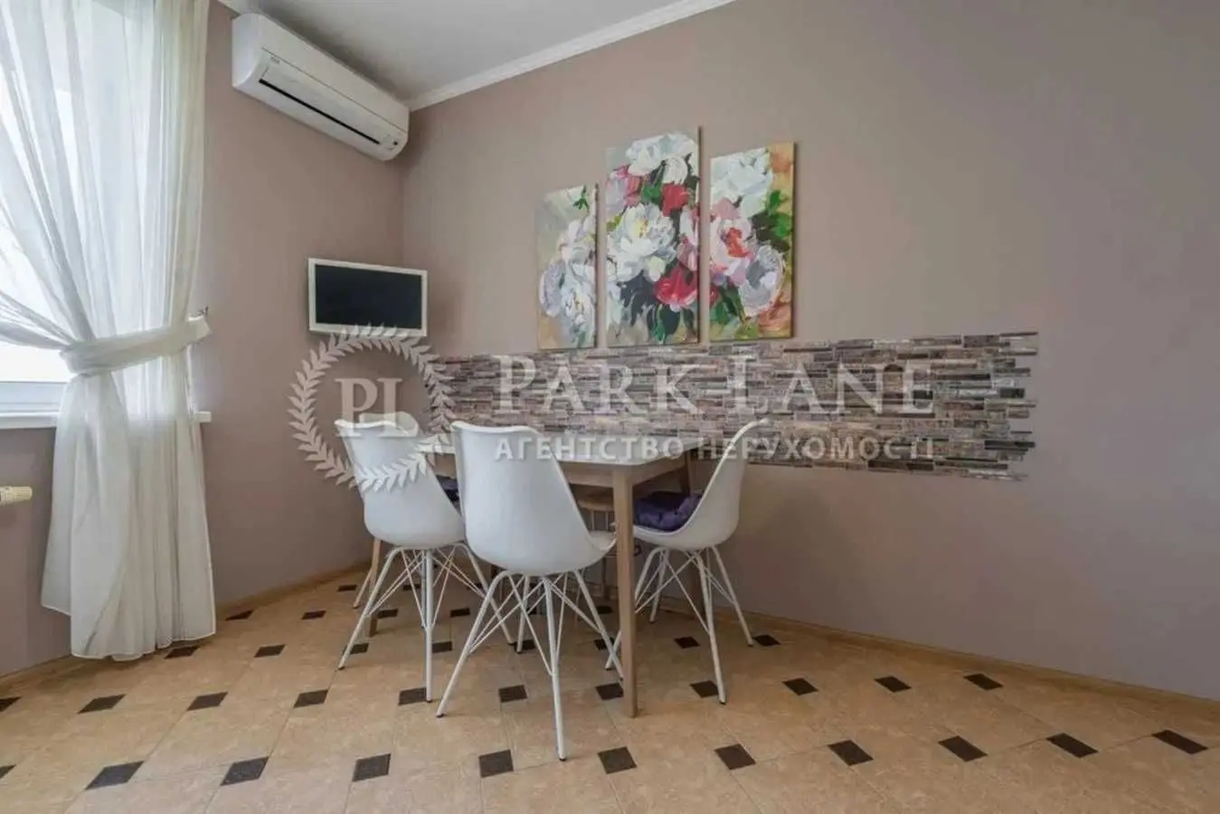 Фото Selling a 3-room apartment, 100 sq.m., Harmatna Street 38а Kyiv, price: 185000 USD, code 8870