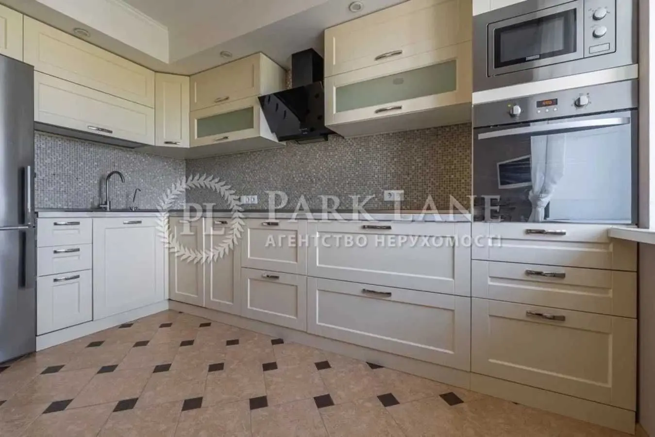 Фото Selling a 3-room apartment, 100 sq.m., Harmatna Street 38а Kyiv, price: 185000 USD, code 8870