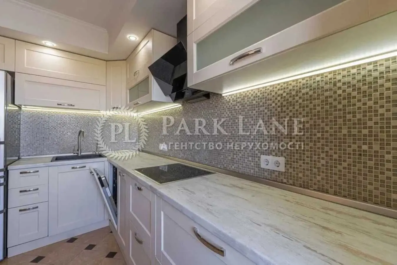 Фото Selling a 3-room apartment, 100 sq.m., Harmatna Street 38а Kyiv, price: 185000 USD, code 8870