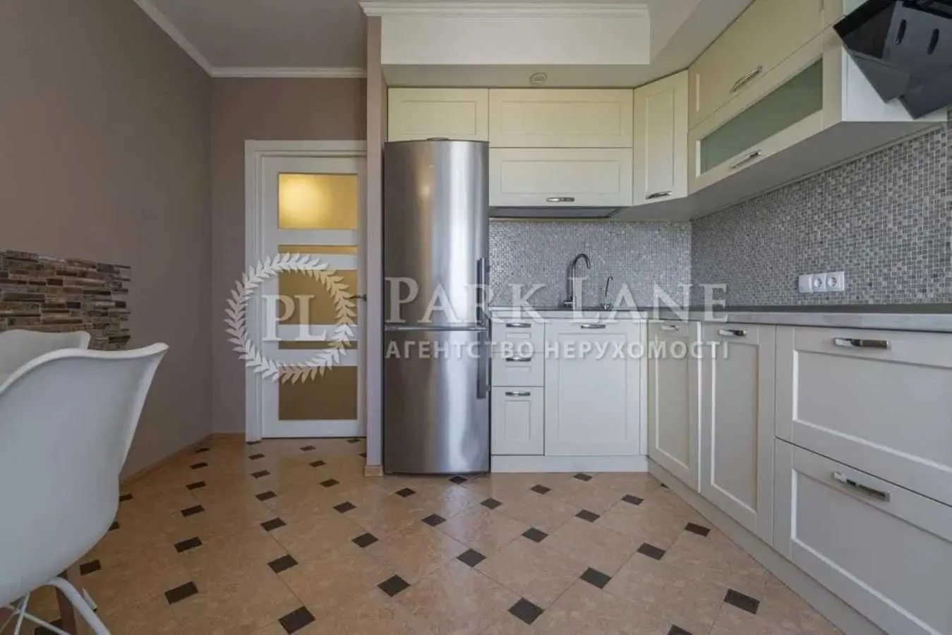 Фото Selling a 3-room apartment, 100 sq.m., Harmatna Street 38а Kyiv, price: 185000 USD, code 8870