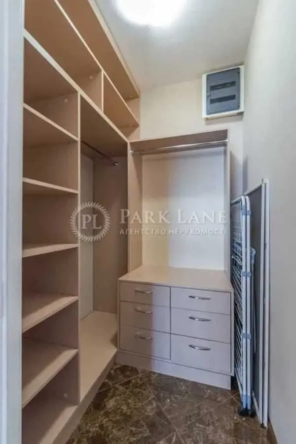 Фото Selling a 3-room apartment, 100 sq.m., Harmatna Street 38а Kyiv, price: 185000 USD, code 8870