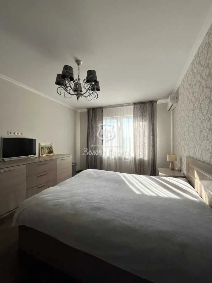 Фото Продаю 2 кімнатну квартиру, 72.9 кв. м, Михайла Дерегуса вул. (Янтарна)  Київ, ціна: 141900 USD, код 8878