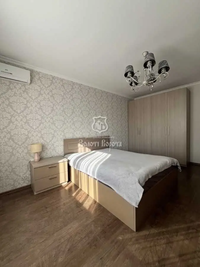 Фото Продаю 2 кімнатну квартиру, 72.9 кв. м, Михайла Дерегуса вул. (Янтарна)  Київ, ціна: 141900 USD, код 8878