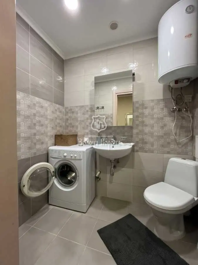 Фото Продаю 2 кімнатну квартиру, 72.9 кв. м, Михайла Дерегуса вул. (Янтарна)  Київ, ціна: 141900 USD, код 8878