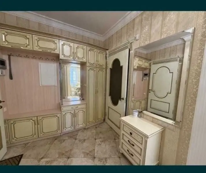 Фото Зняти 3 кімнатну квартиру, Василя Тютюнника вул. (Анрі Барбюса) 37/1 Київ в довгострокову оренду, ціна: 1200 USD, код 8879
