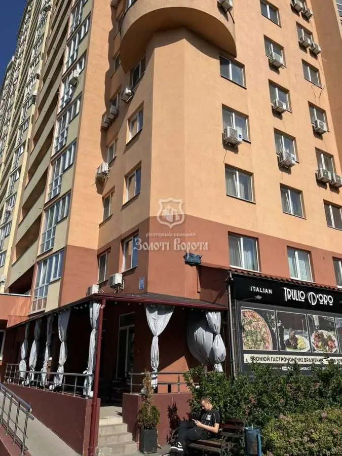 Фото Selling a 2-room apartment, 84.4 sq.m., Heroiv Sevastopolia Street 35а Kyiv, price: 160000 USD, code 8889