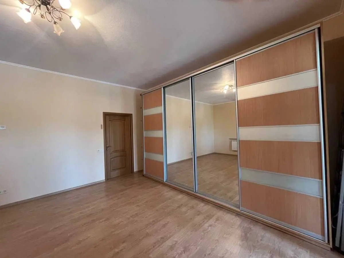 Фото Продаю 2-комнатную квартиру, 63 кв. м, Рожівка, цена: 48000 USD, код 8911