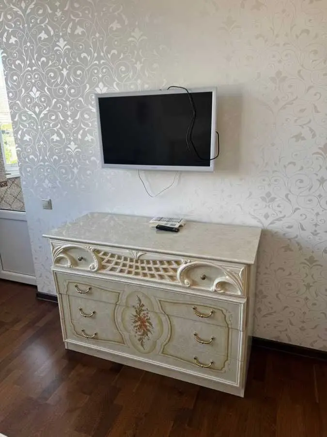 Фото Зняти 3 кімнатну квартиру, Василя Тютюнника вул. (Анрі Барбюса) 37/1 Київ в довгострокову оренду, ціна: 1200 USD, код 8916
