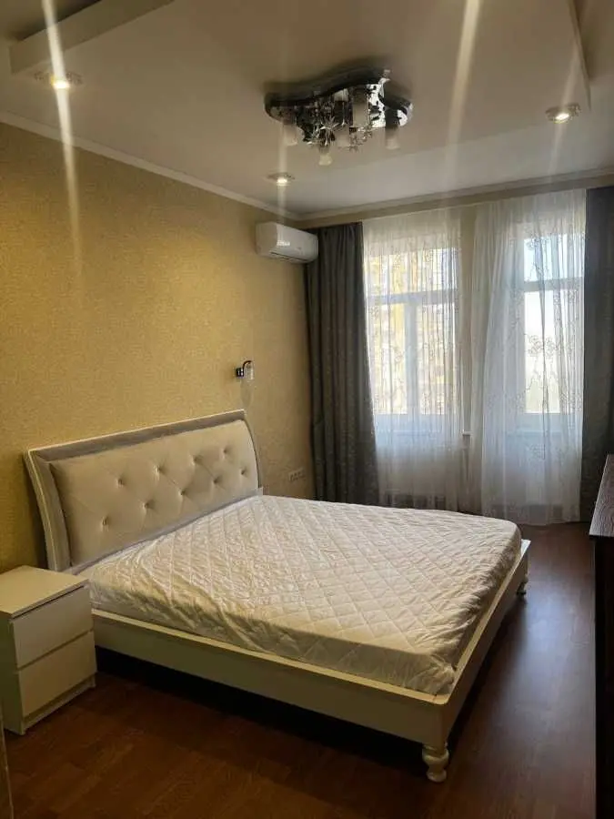 Фото Зняти 3 кімнатну квартиру, Євгена Коновальця вул. (Щорса)  Київ в довгострокову оренду, ціна: 1200 USD, код 8927