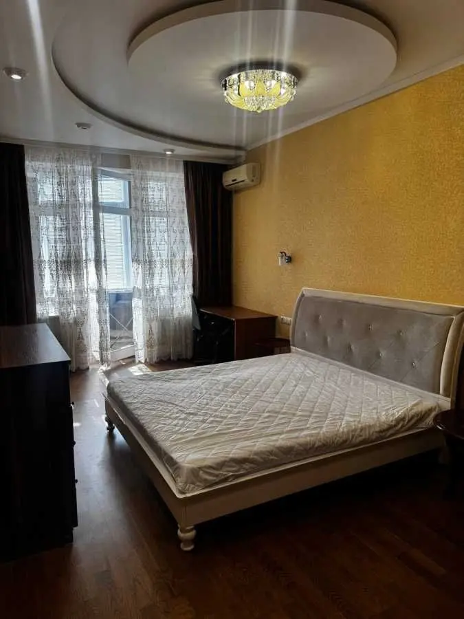 Фото Зняти 3 кімнатну квартиру, Євгена Коновальця вул. (Щорса)  Київ в довгострокову оренду, ціна: 1200 USD, код 8927
