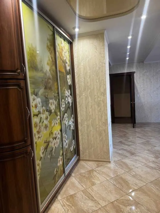 Фото Зняти 3 кімнатну квартиру, Євгена Коновальця вул. (Щорса)  Київ в довгострокову оренду, ціна: 1200 USD, код 8927