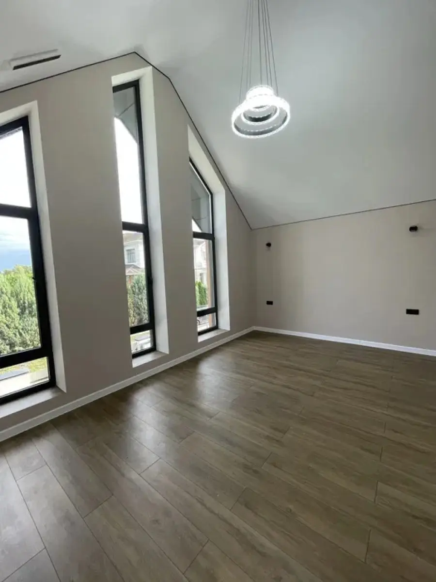 Фото Продаю будинок, 141 кв. м, Центральна вул.  Київ, ціна: 245000 $, код 8934