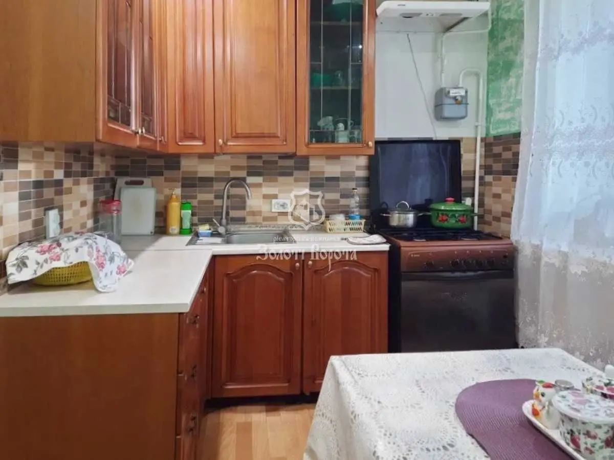 Фото Selling a 3-room apartment, 74 sq.m., Yevropeiska street  Hoholiv, price: 42000 USD, code 8943