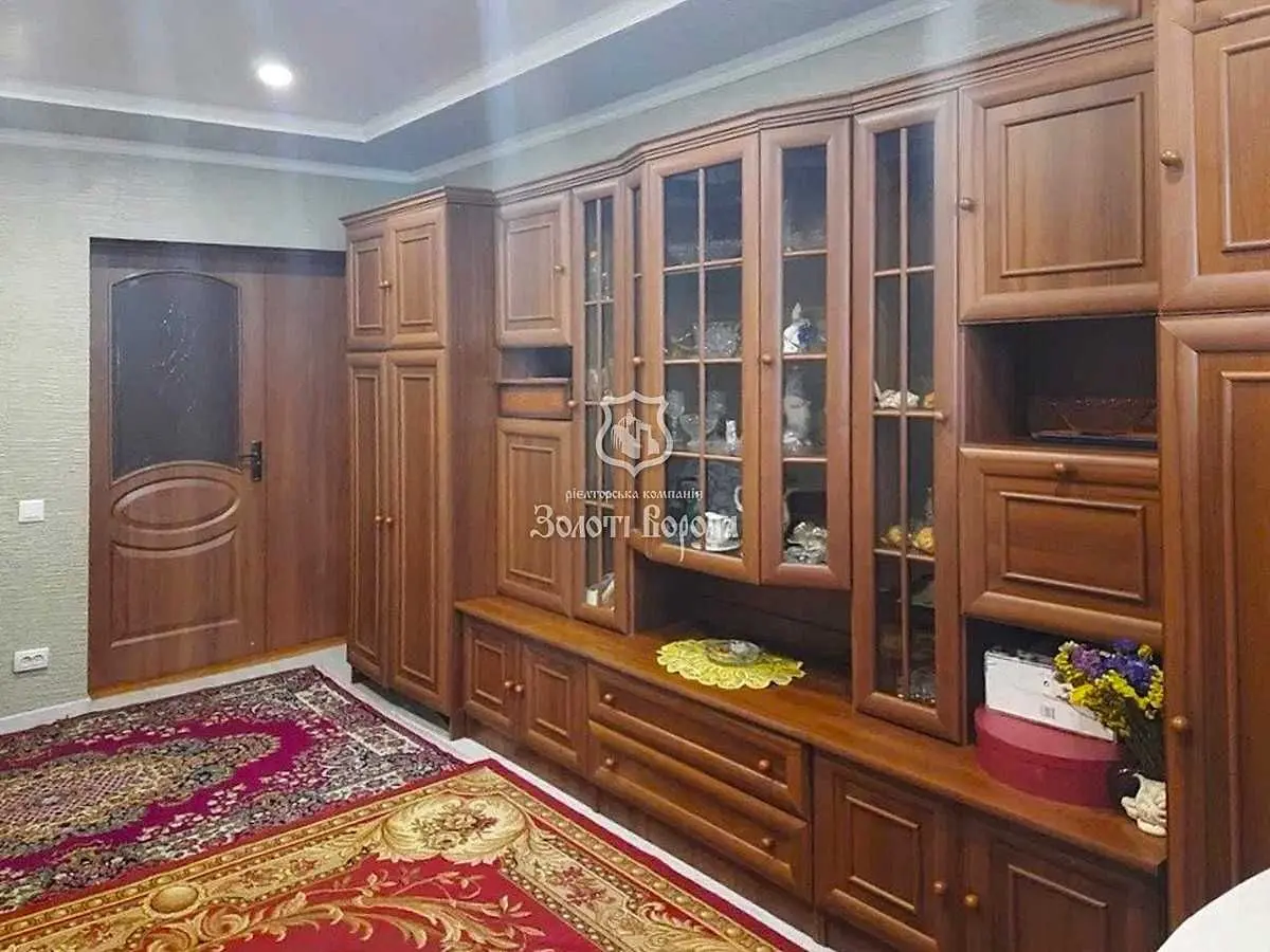 Фото Selling a 3-room apartment, 74 sq.m., Yevropeiska street  Hoholiv, price: 42000 USD, code 8943