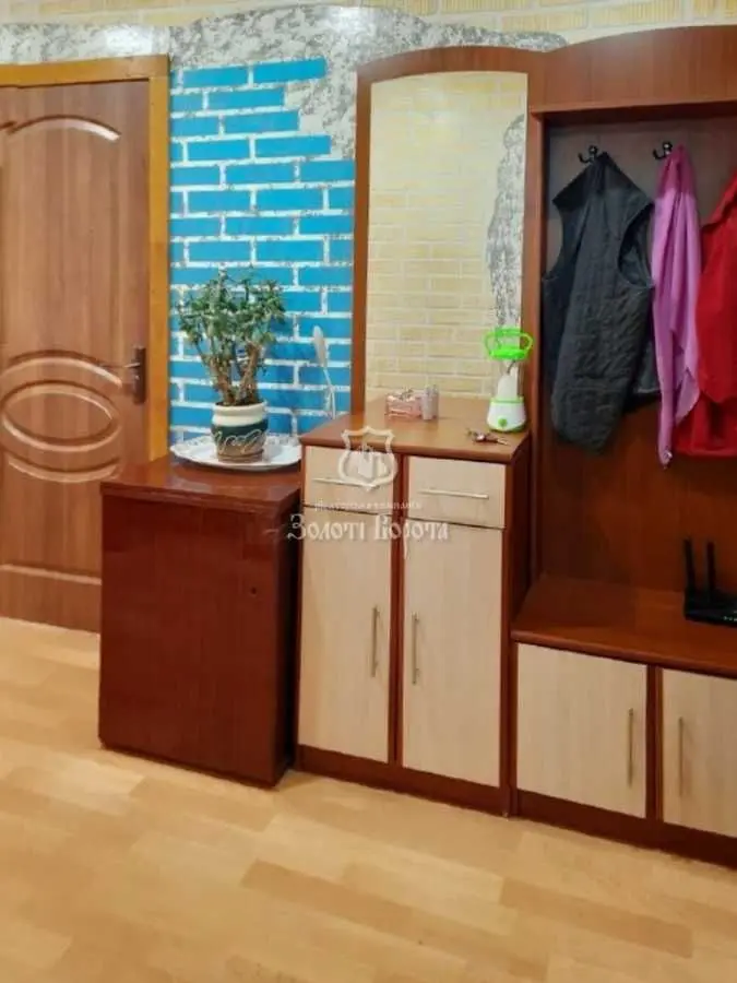 Фото Selling a 3-room apartment, 74 sq.m., Yevropeiska street  Hoholiv, price: 42000 USD, code 8943
