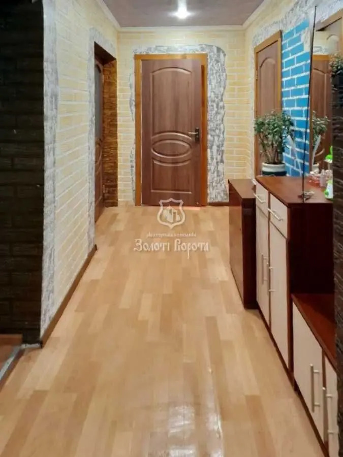 Фото Selling a 3-room apartment, 74 sq.m., Yevropeiska street  Hoholiv, price: 42000 USD, code 8943