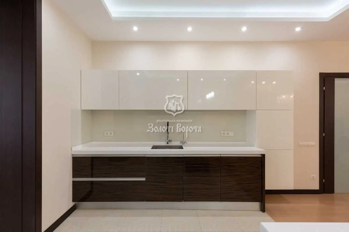 Фото Selling a 3-room apartment, 134.6 sq.m., Lesi Ukrainky Boulevard  Kyiv, price: 475000 USD, code 8951