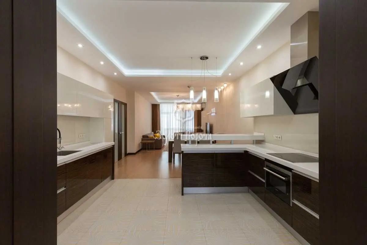 Фото Selling a 3-room apartment, 134.6 sq.m., Lesi Ukrainky Boulevard  Kyiv, price: 475000 USD, code 8951