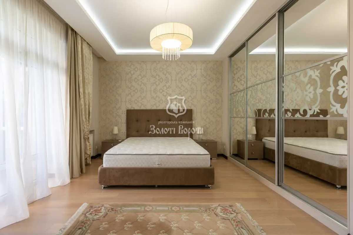 Фото Selling a 3-room apartment, 134.6 sq.m., Lesi Ukrainky Boulevard  Kyiv, price: 475000 USD, code 8951