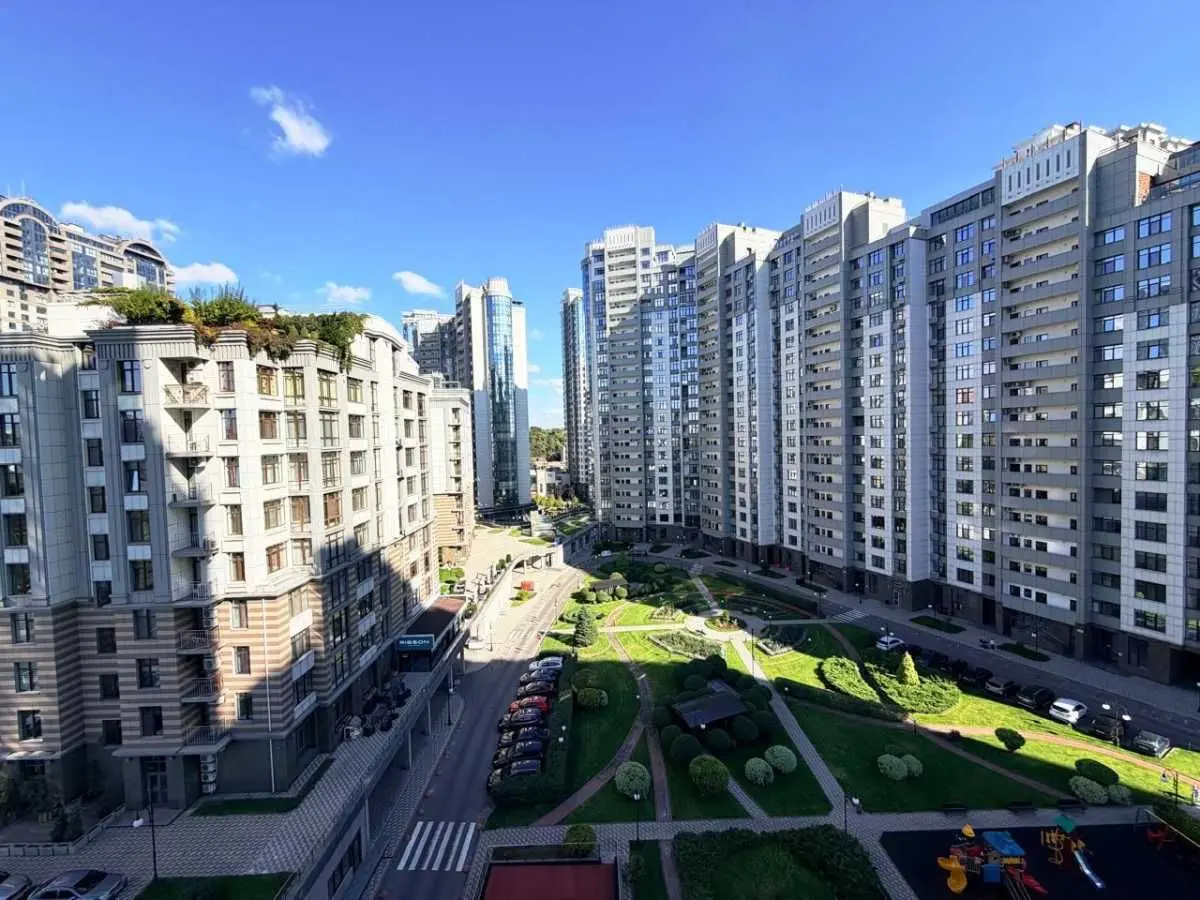 Фото Продаю 2 кімнатну квартиру, 90 кв. м, Андрія Верхогляда вул. (Михайла Драгомирова)  Київ, ціна: 265000 USD, код 8960