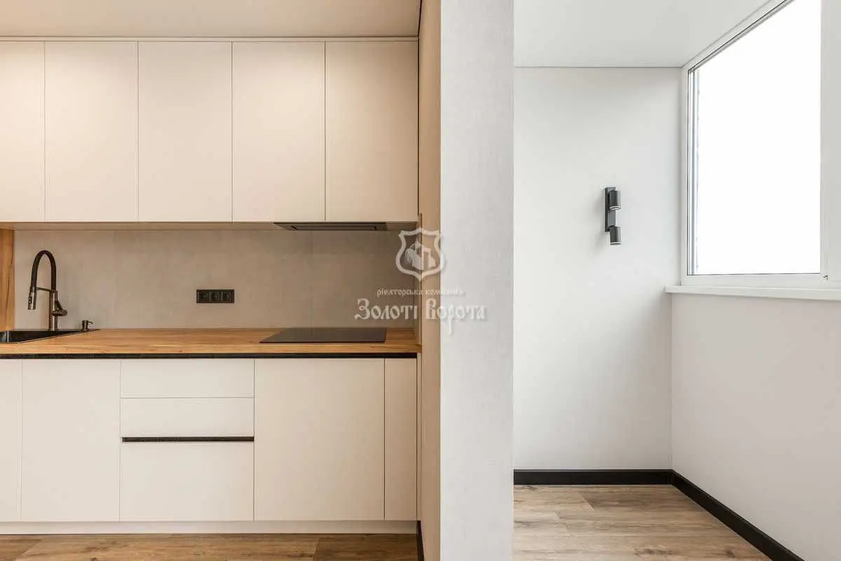 Фото Продаю 2 кімнатну квартиру, 60 кв. м, Сергія Данченка вул. 28 Київ, ціна: 99000 USD, код 8971