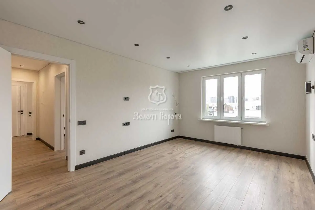 Фото Продаю 2 кімнатну квартиру, 60 кв. м, Сергія Данченка вул. 28 Київ, ціна: 99000 USD, код 8971
