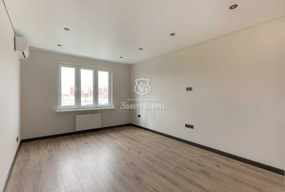 Фото Продаю 2 кімнатну квартиру, 60 кв. м, Сергія Данченка вул. 28 Київ, ціна: 99000 USD, код 8971