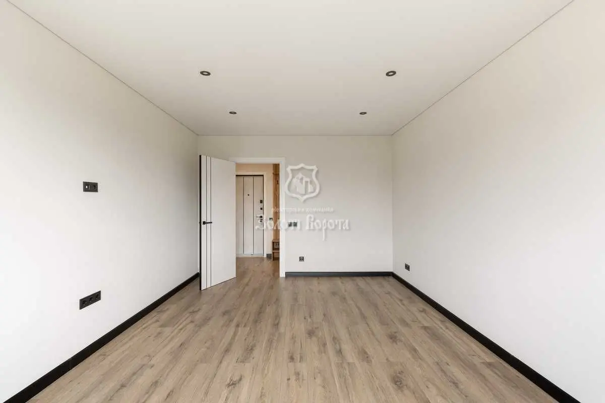 Фото Продаю 2 кімнатну квартиру, 60 кв. м, Сергія Данченка вул. 28 Київ, ціна: 99000 USD, код 8971
