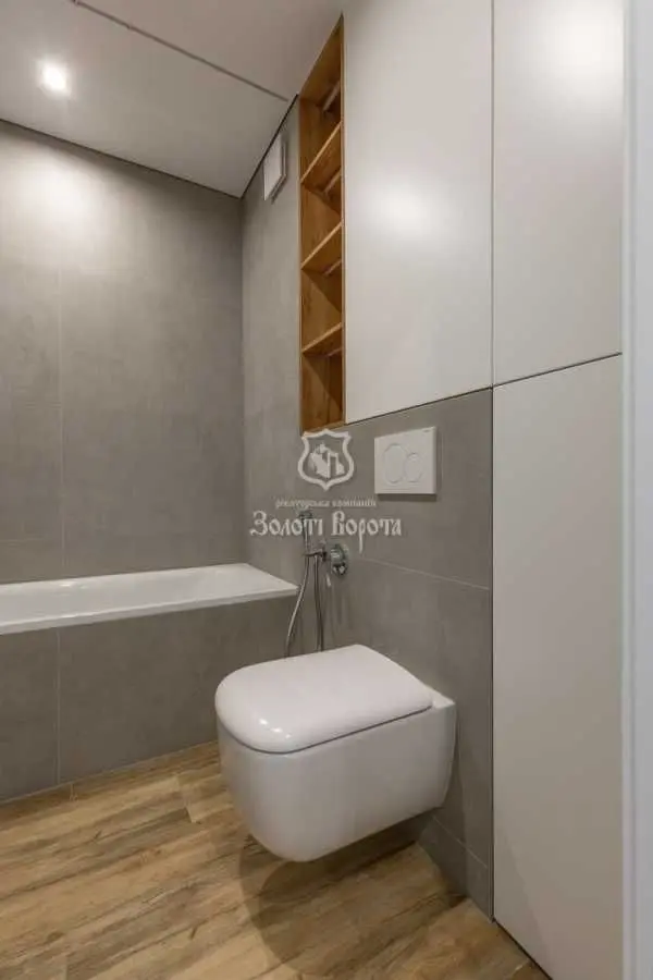 Фото Продаю 2 кімнатну квартиру, 60 кв. м, Сергія Данченка вул. 28 Київ, ціна: 99000 USD, код 8971