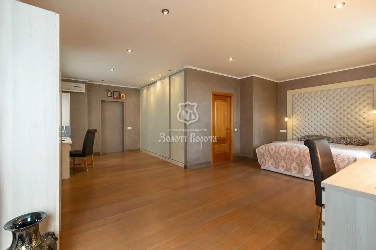 Фото Selling a 4-room apartment, 233 sq.m., Verkhovynna Street 35 Kyiv, price: 190000 USD, code 8980