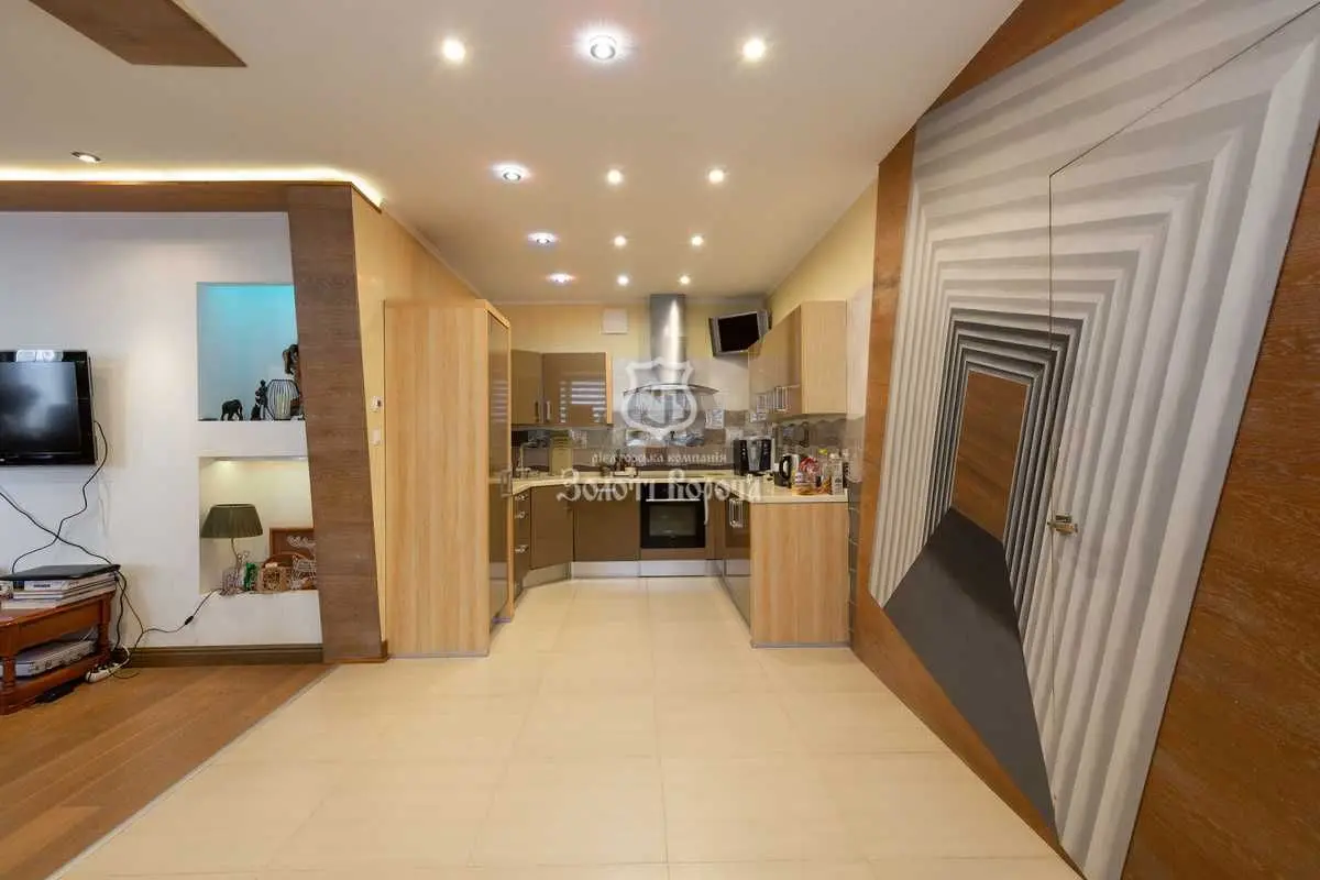 Фото Selling a 4-room apartment, 233 sq.m., Verkhovynna Street 35 Kyiv, price: 190000 USD, code 8980
