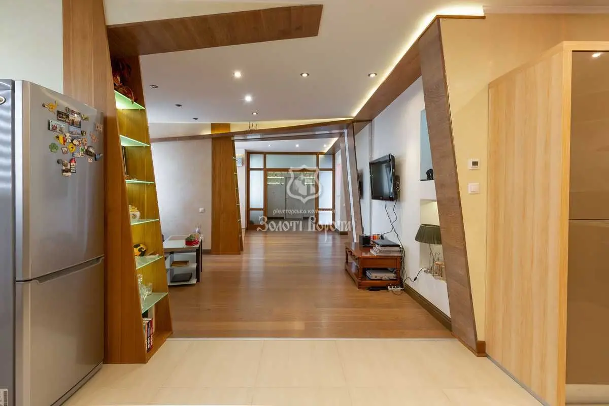 Фото Selling a 4-room apartment, 233 sq.m., Verkhovynna Street 35 Kyiv, price: 190000 USD, code 8980