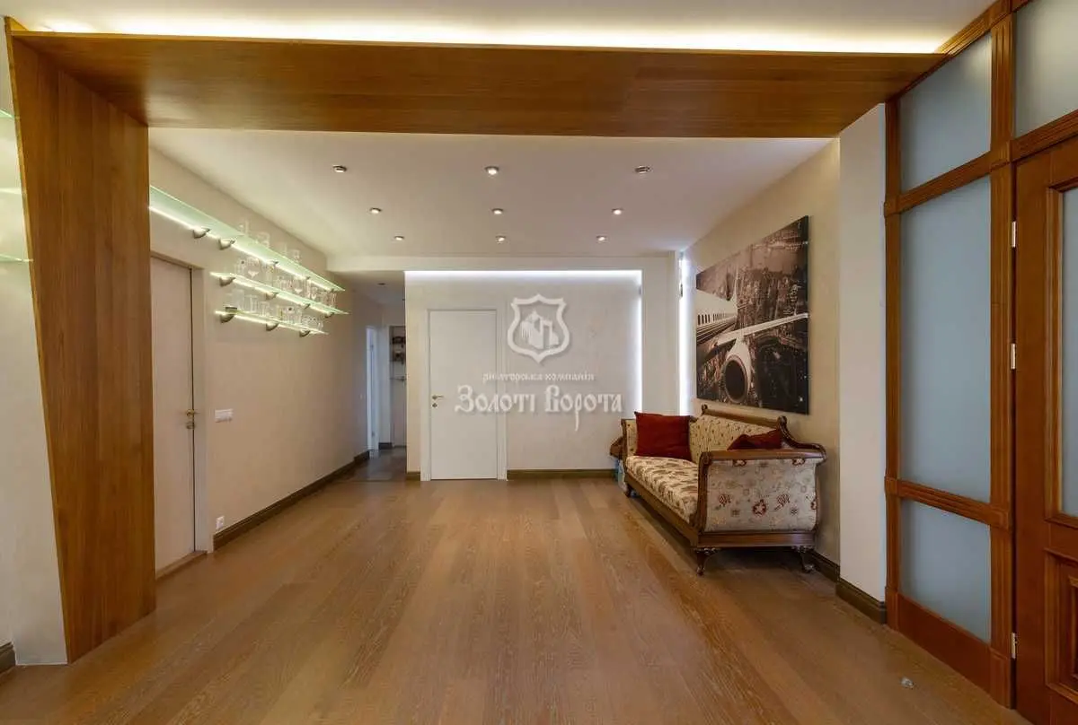 Фото Selling a 4-room apartment, 233 sq.m., Verkhovynna Street 35 Kyiv, price: 190000 USD, code 8980