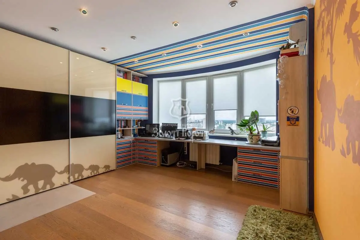 Фото Selling a 4-room apartment, 233 sq.m., Verkhovynna Street 35 Kyiv, price: 190000 USD, code 8980