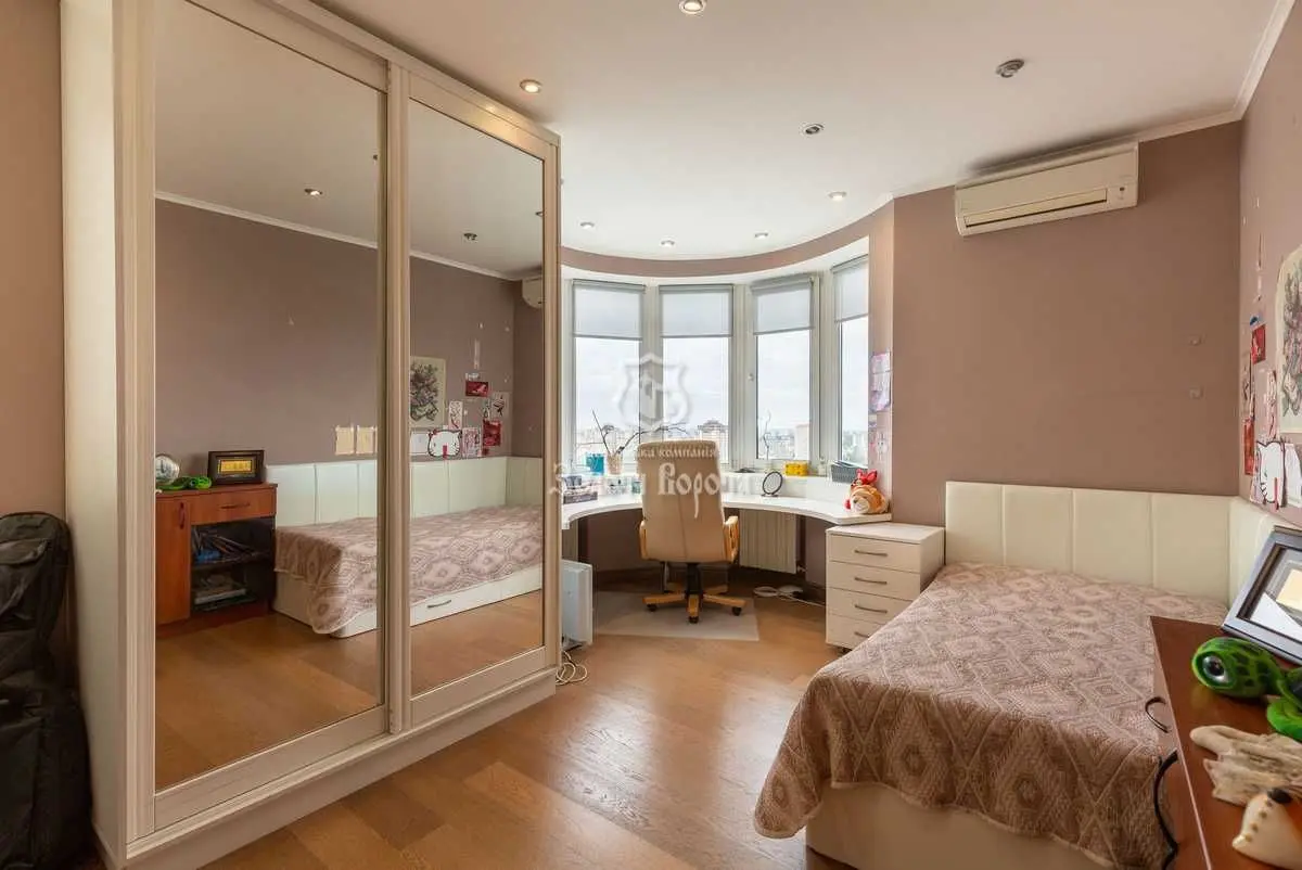 Фото Selling a 4-room apartment, 233 sq.m., Verkhovynna Street 35 Kyiv, price: 190000 USD, code 8980