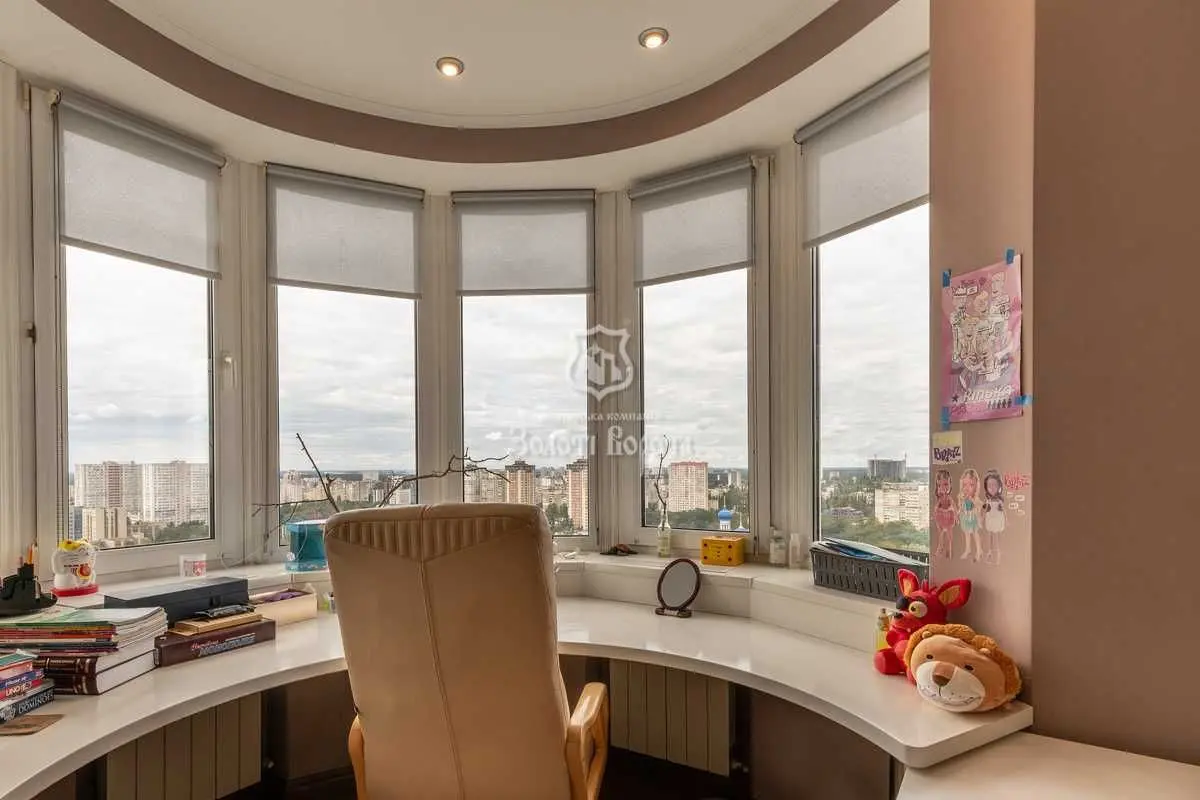 Фото Selling a 4-room apartment, 233 sq.m., Verkhovynna Street 35 Kyiv, price: 190000 USD, code 8980