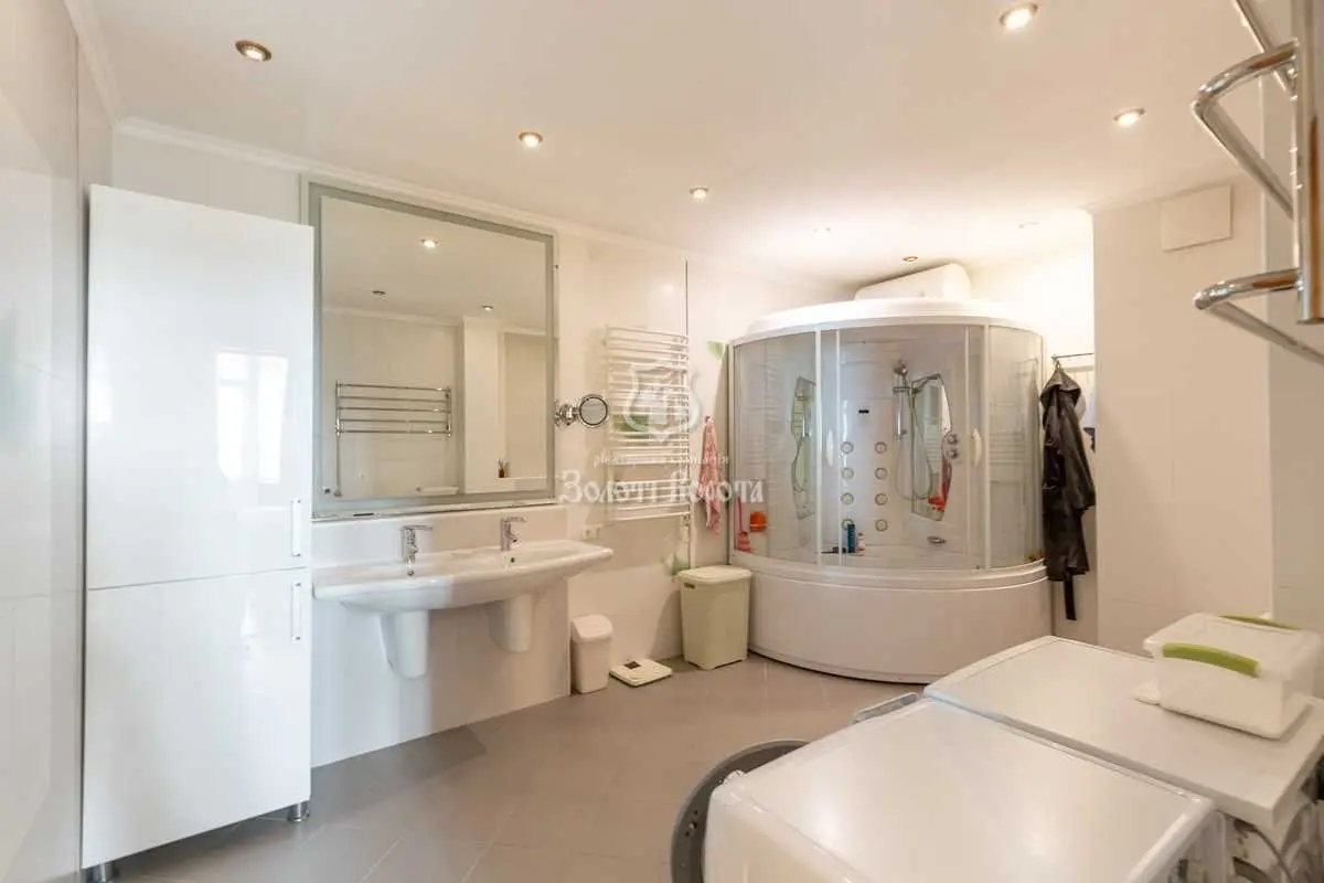 Фото Selling a 4-room apartment, 233 sq.m., Verkhovynna Street 35 Kyiv, price: 190000 USD, code 8980