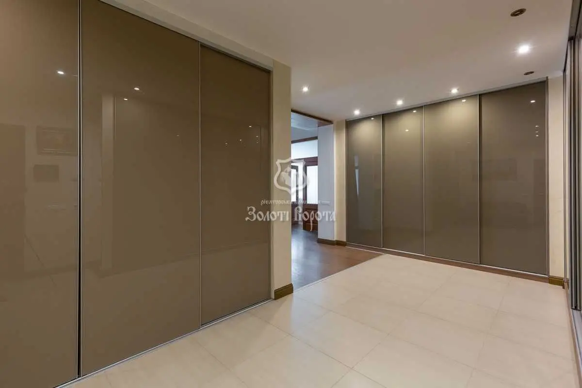 Фото Selling a 4-room apartment, 233 sq.m., Verkhovynna Street 35 Kyiv, price: 190000 USD, code 8980