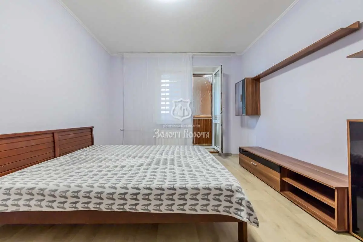 Фото Продаю 3 кімнатну квартиру, 70 кв. м, Миколи Бажана просп.  Київ, ціна: 95000 USD, код 8998