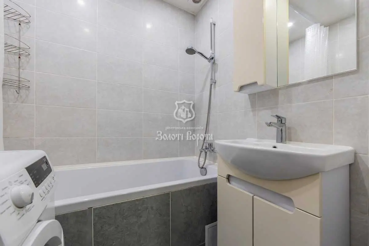 Фото Продаю 3 кімнатну квартиру, 70 кв. м, Миколи Бажана просп.  Київ, ціна: 95000 USD, код 8998