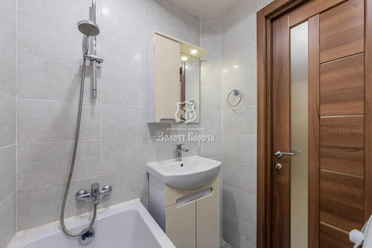 Фото Продаю 3 кімнатну квартиру, 70 кв. м, Миколи Бажана просп.  Київ, ціна: 95000 USD, код 8998
