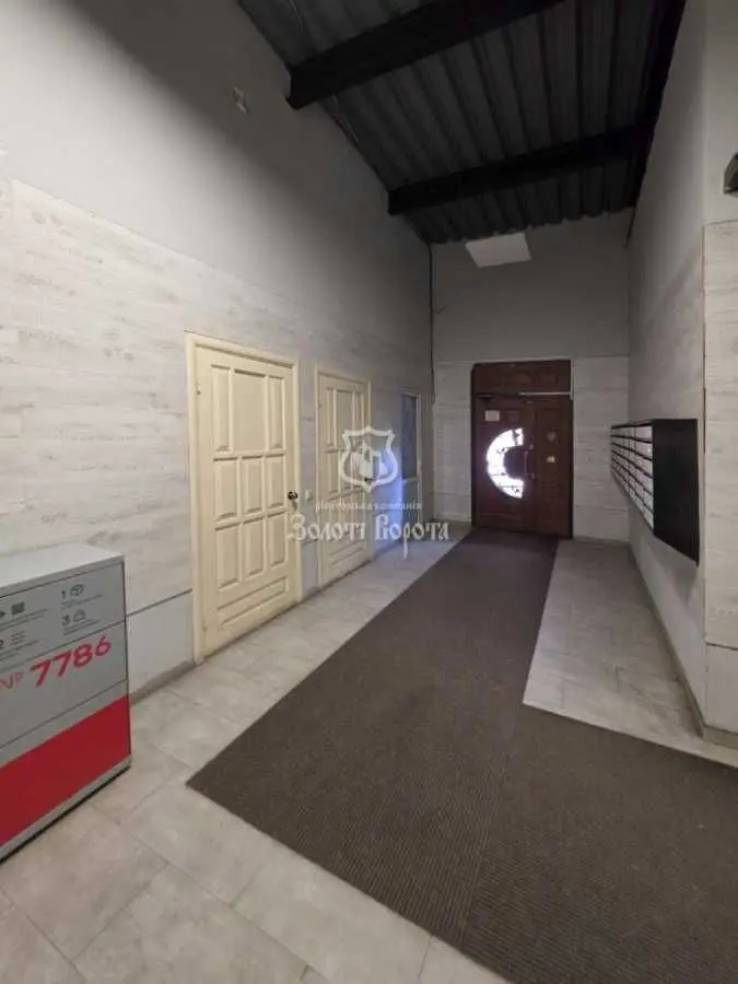 Фото Продаю 1 кімнатну квартиру, 33.4 кв. м, Милославська вул.  Київ, ціна: 40000 USD, код 9000