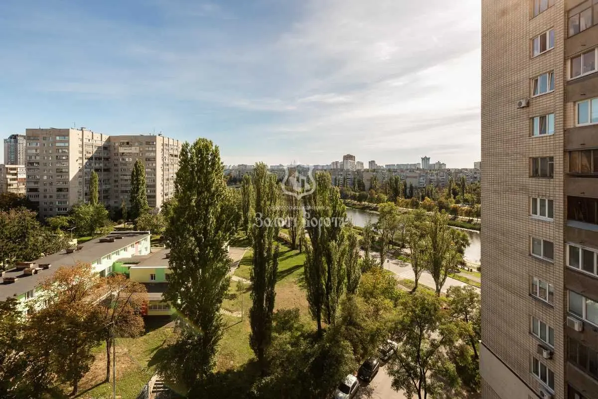 Фото Selling a 4-room apartment, 95 sq.m., Florentsii Street 5 Kyiv, price: 95000 USD, code 9007