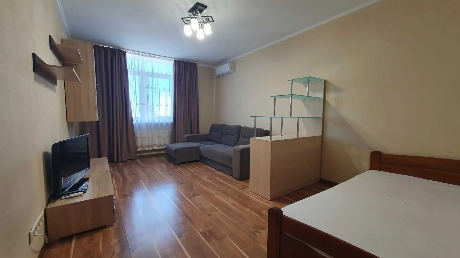 Фото Зняти 1 кімнатну квартиру, Воскресенська вул. 12Б Київ в довгострокову оренду, ціна: 15000 UAH, код 9015