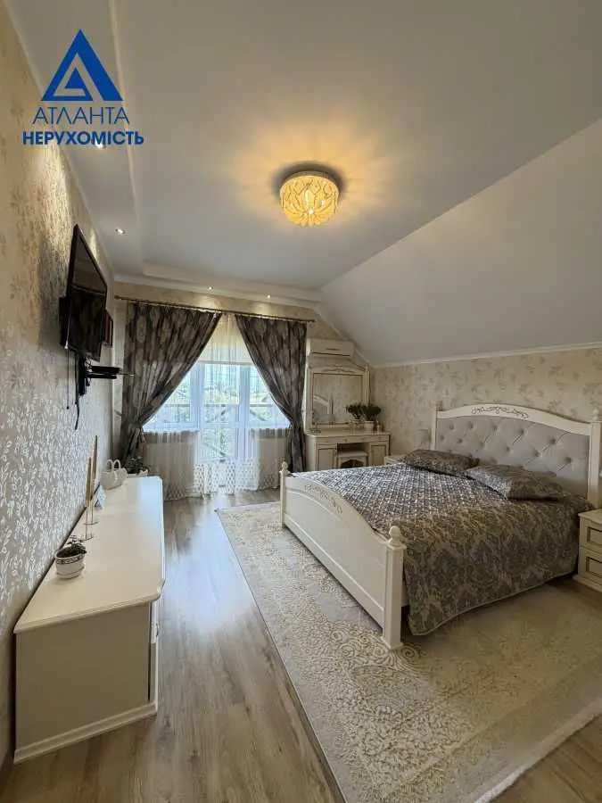 Фото Продаю будинок, 197 кв. м, Миру вул.  Полонка, ціна: 250000 USD, код 9016