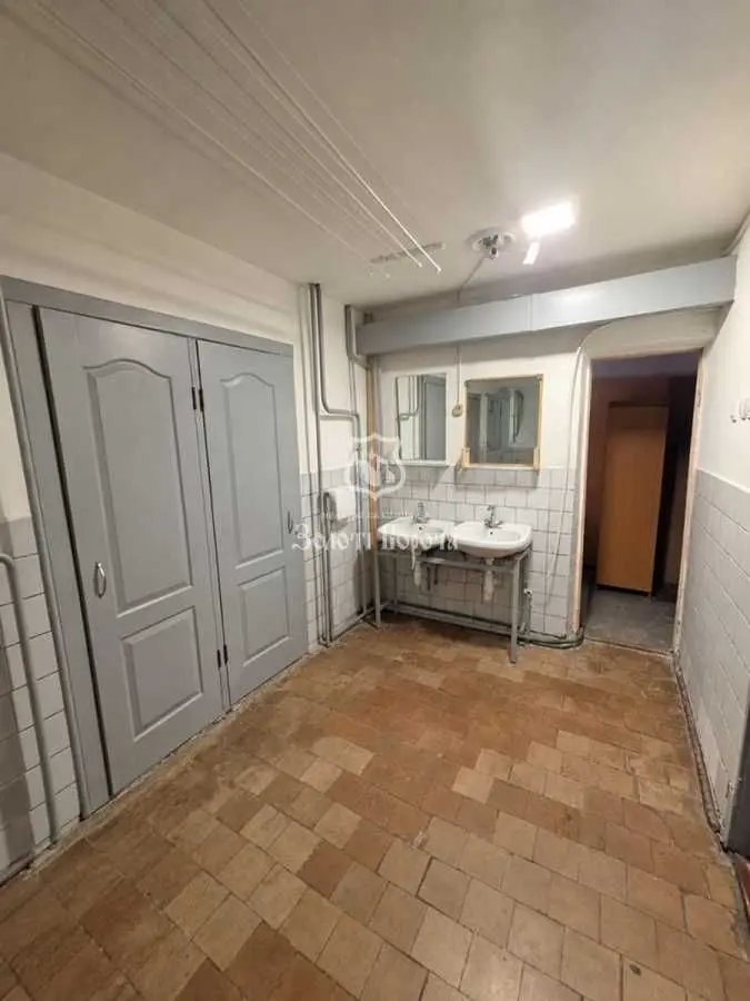 Фото Продаю 8 кімнатну квартиру, 20.31 кв. м, Світлицького вул. 24а Київ, ціна: 18000 USD, код 9058
