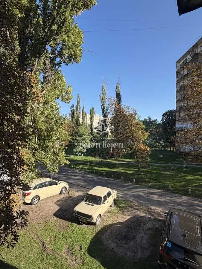 Фото Selling a 2-room apartment, 41.7 sq.m., Sobornosti avenue 1в Kyiv, price: 43000 USD, code 9063