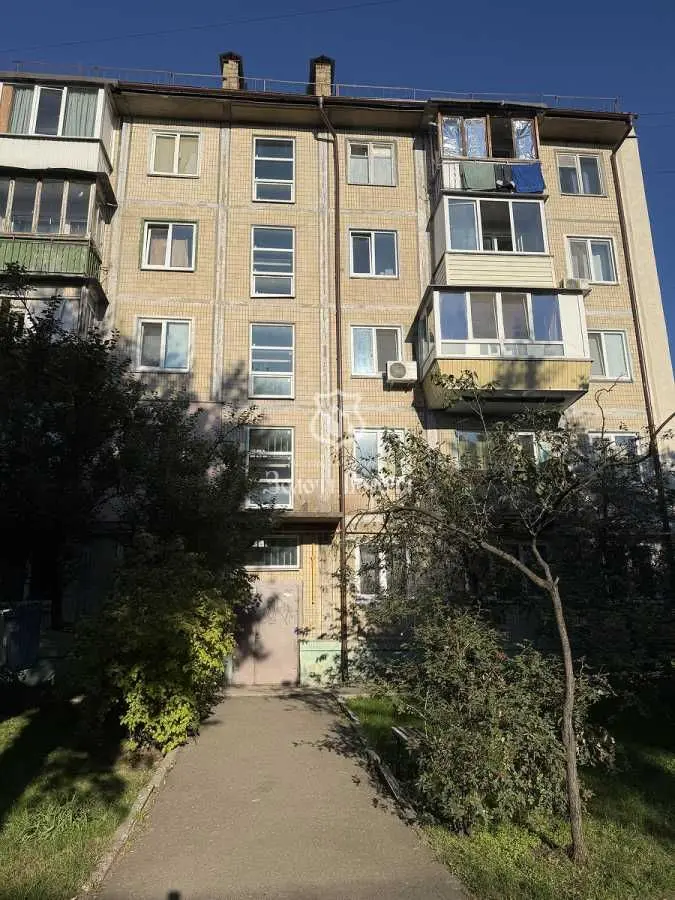 Фото Selling a 2-room apartment, 41.7 sq.m., Sobornosti avenue 1в Kyiv, price: 43000 USD, code 9063