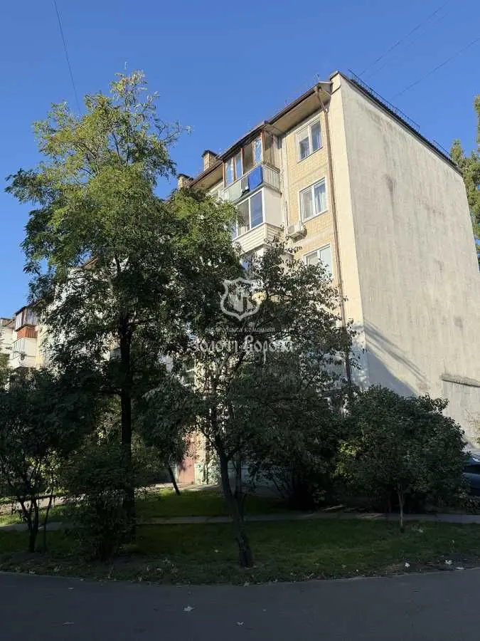 Фото Selling a 2-room apartment, 41.7 sq.m., Sobornosti avenue 1в Kyiv, price: 43000 USD, code 9063